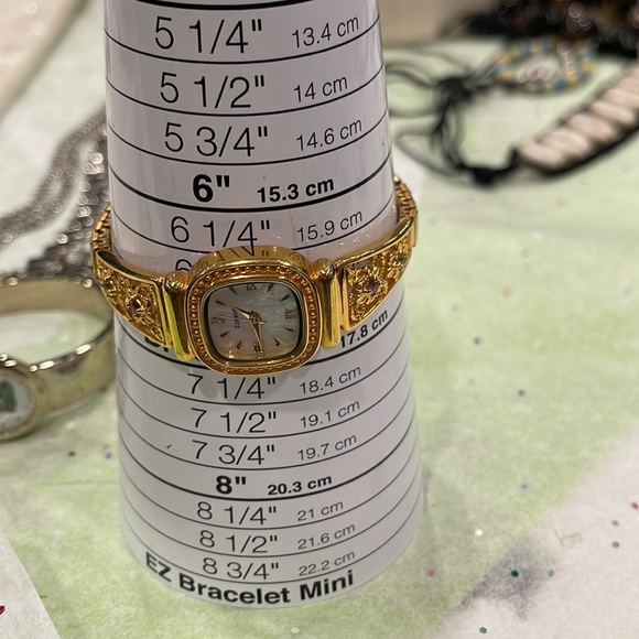 Danbury Mint Gold-Tone Stretch Band Watch | Faux Gemstones Quartz | Needs Batter - Picture 6 of 8